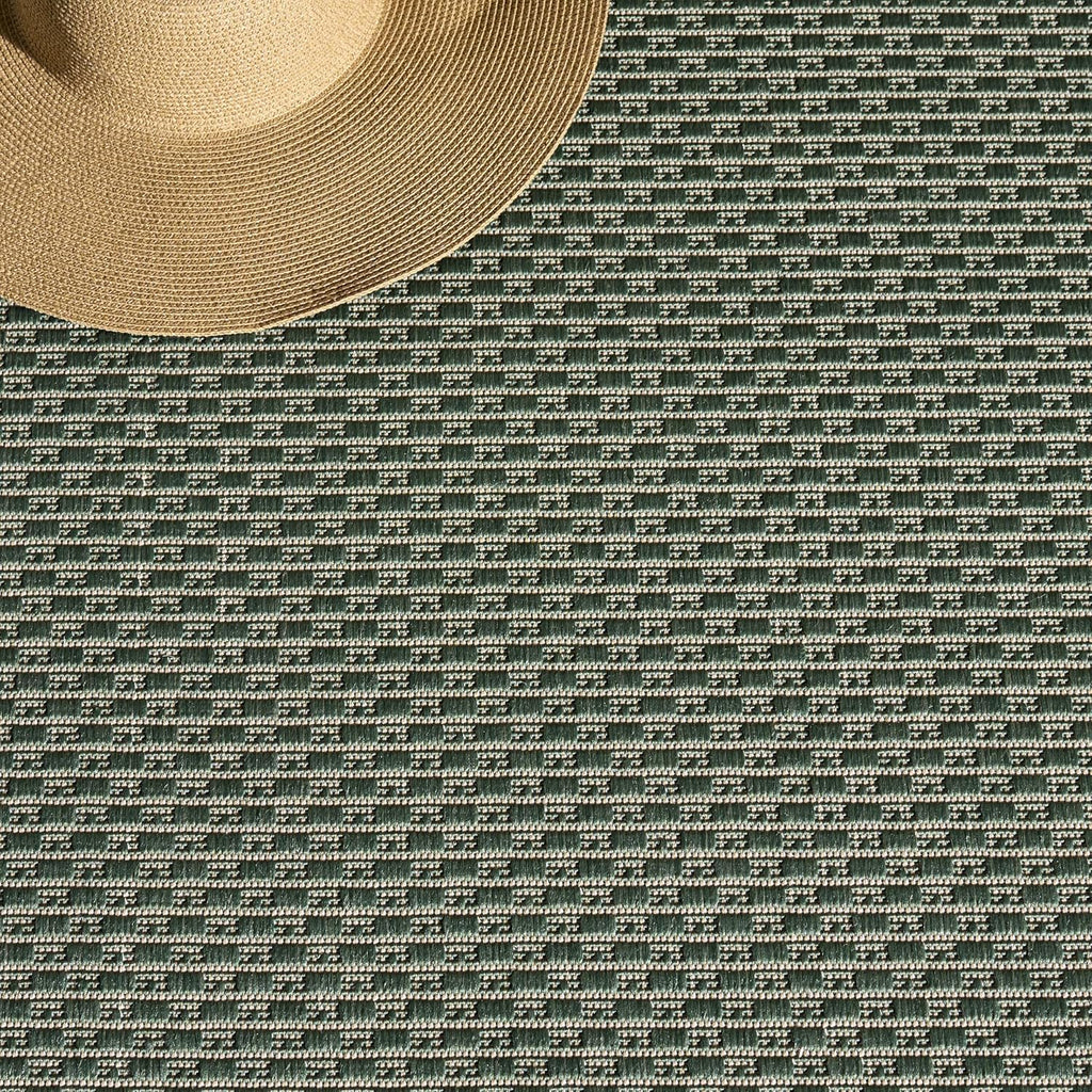 SAFAVIEH Outdoor Area Rug 6x8 - Courtyard Collection - Coastal Design, Green & Beige, Non-Shedding & Easy Cleaning, Weather Resistant, Ideal for Patio, Backyard, Kitchen, Mudroom (CY8477-32221)