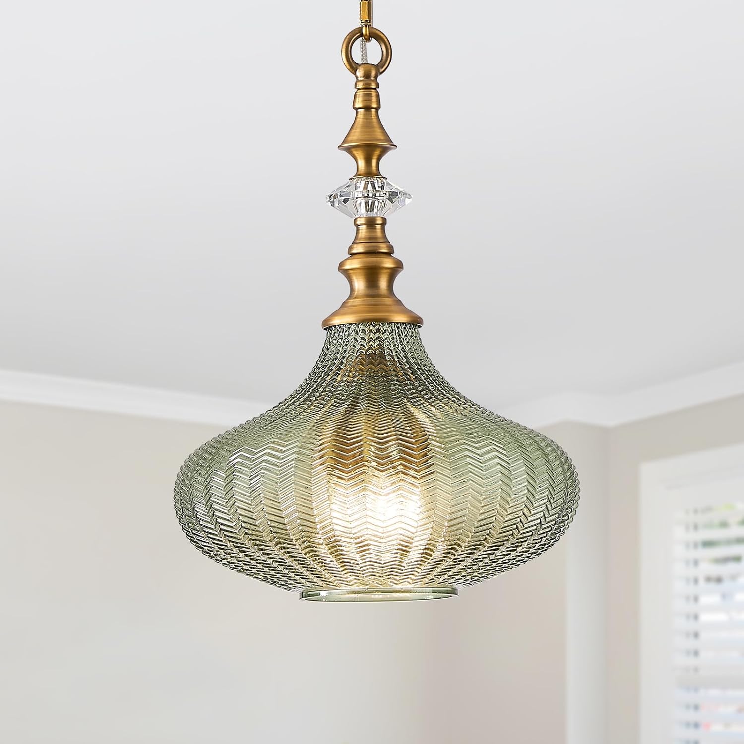 3-Light Chandelier,Vintage Gold Farmhouse Pendant Light Fixture for Kitchen,Adjustable Hanging Lighting with Green Glass Shade for Hallway Bedroom Entryway Dining Room Island