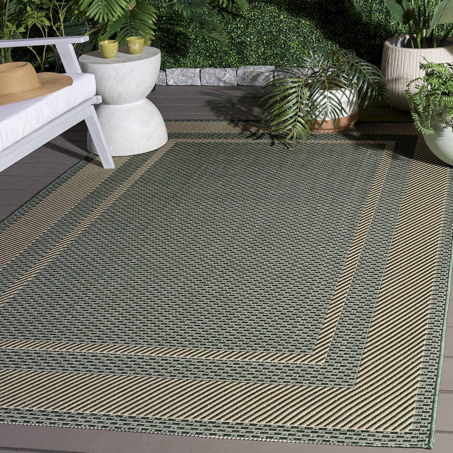 SAFAVIEH Outdoor Area Rug 6x8 - Courtyard Collection - Coastal Design, Green & Beige, Non-Shedding & Easy Cleaning, Weather Resistant, Ideal for Patio, Backyard, Kitchen, Mudroom (CY8477-32221)