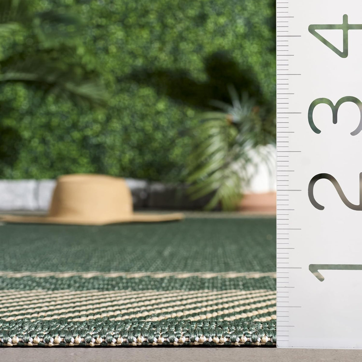 SAFAVIEH Outdoor Area Rug 6x8 - Courtyard Collection - Coastal Design, Green & Beige, Non-Shedding & Easy Cleaning, Weather Resistant, Ideal for Patio, Backyard, Kitchen, Mudroom (CY8477-32221)