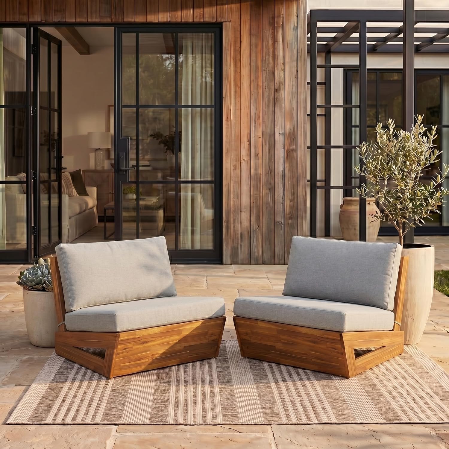 SAFAVIEH Outdoor - Lynn Lounge Chair Set of 2 - Natural & Light Grey - Solid Wood with Cushion - Modern Slatted Lounge Design - Ideal for Patio, Deck, Poolside, Backyard (PAT7328B-SET2)