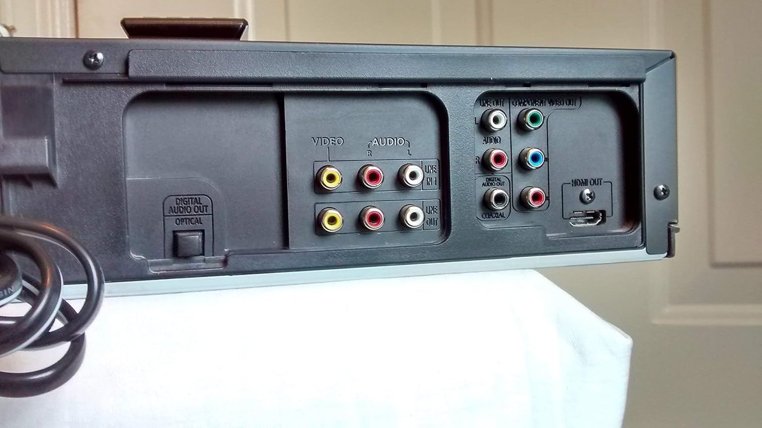 SAMSUNG DVD-V9700 HIFI STEREO DVD & VCR COMBO RECORDER 4 ROTARY HEAD. DIGITAL VCR RECORDER - TUNERLESS w/ HDMI, DVIX, DTS SURROUND, DOLBY DIGITSL. Remote Included + AV Connector Cords (Renewed)