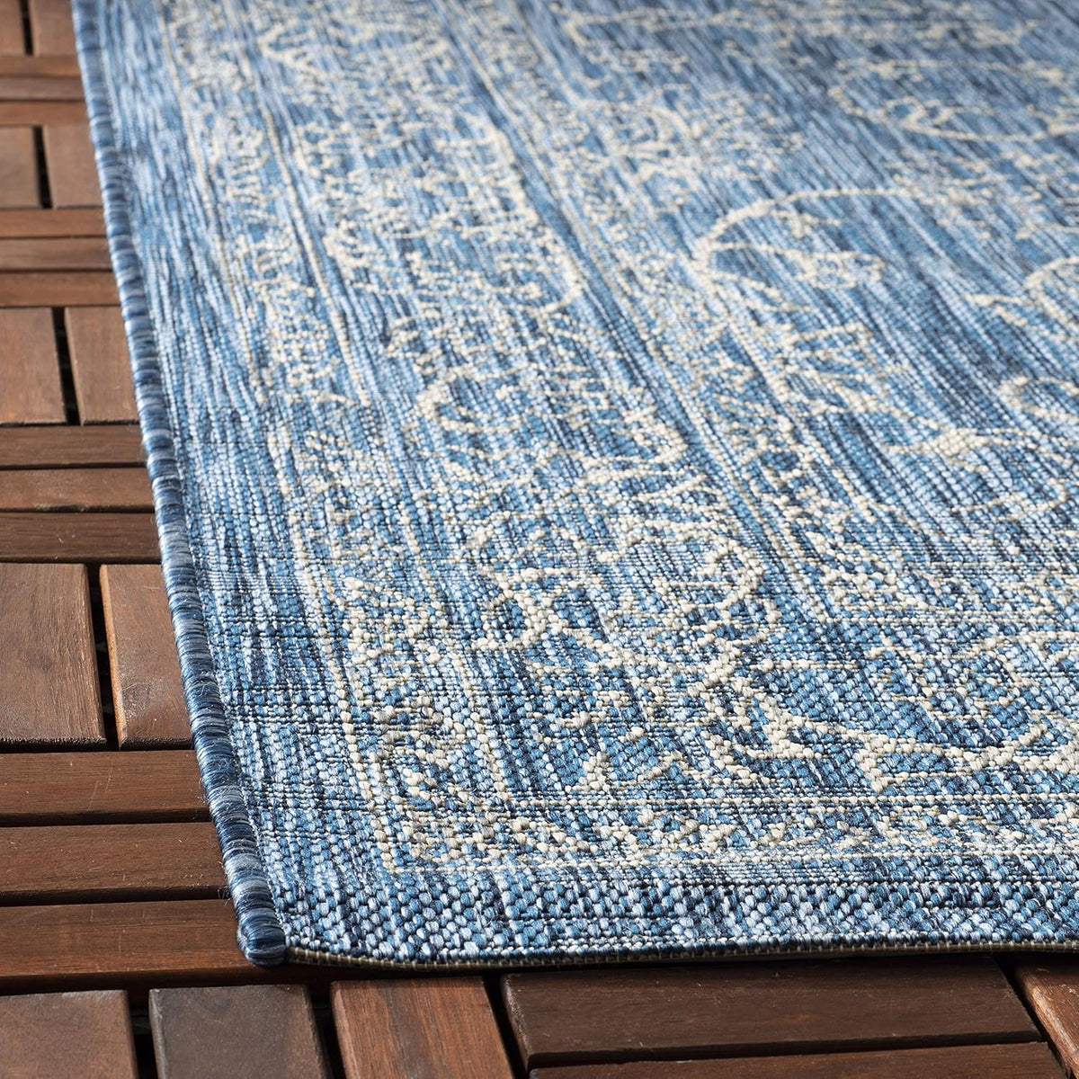 SAFAVIEH Washable Rug Outdoor Courtyard Collection - 9' x 12', Navy & Ivory, Non-Shedding & Easy Cleaning, Ideal for Patio, Backyard, Mudroom (CY8680-36821)