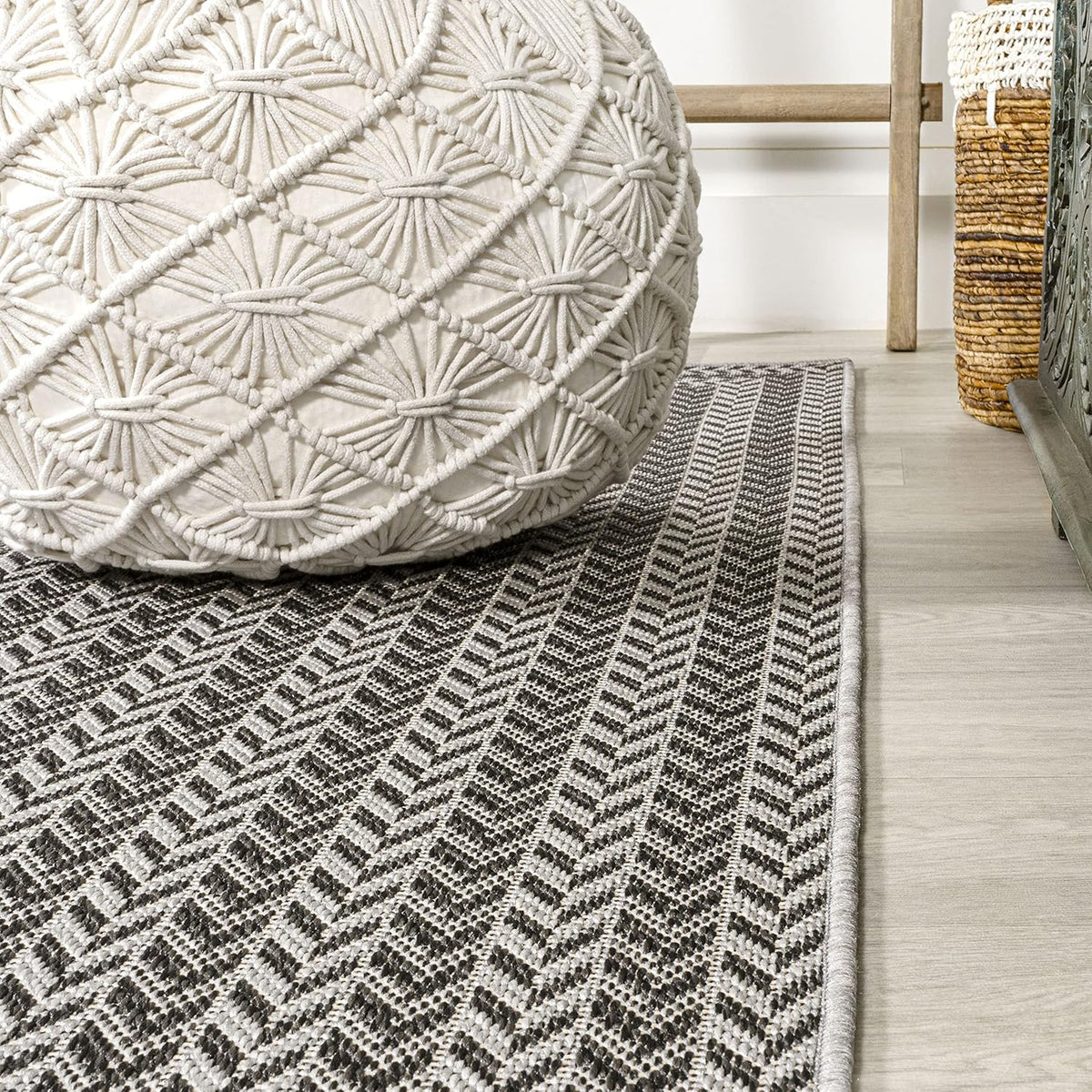 JONATHAN Y Concentric Squares Indoor Outdoor Area Rug 8X10 Black/Light Gray, Chevron Modern for Backyard, Patio, Porch, Easy-Cleaning, High Traffic, Pet-Friendly, Non-Shedding (SMB206B-8)