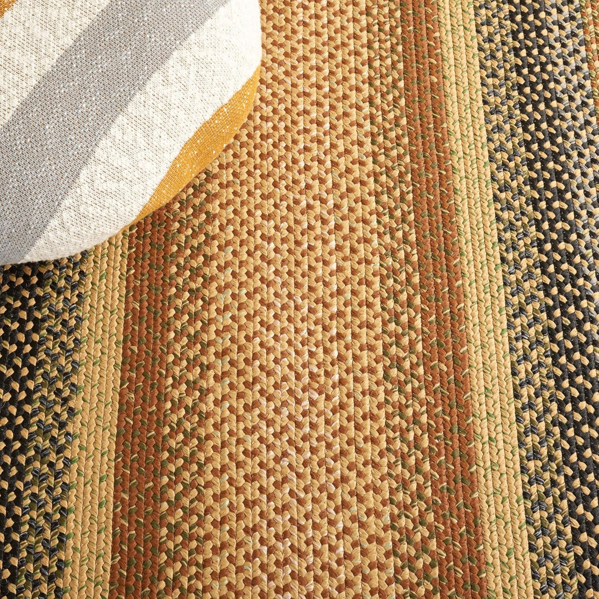 SAFAVIEH Washable Rug Outdoor Braided Collection - 8' x 10', Multi, Handmade & Reversible, Non-Shedding & Easy to Clean, Ideal for Patio, Backyard, Mudroom (BRD308A)