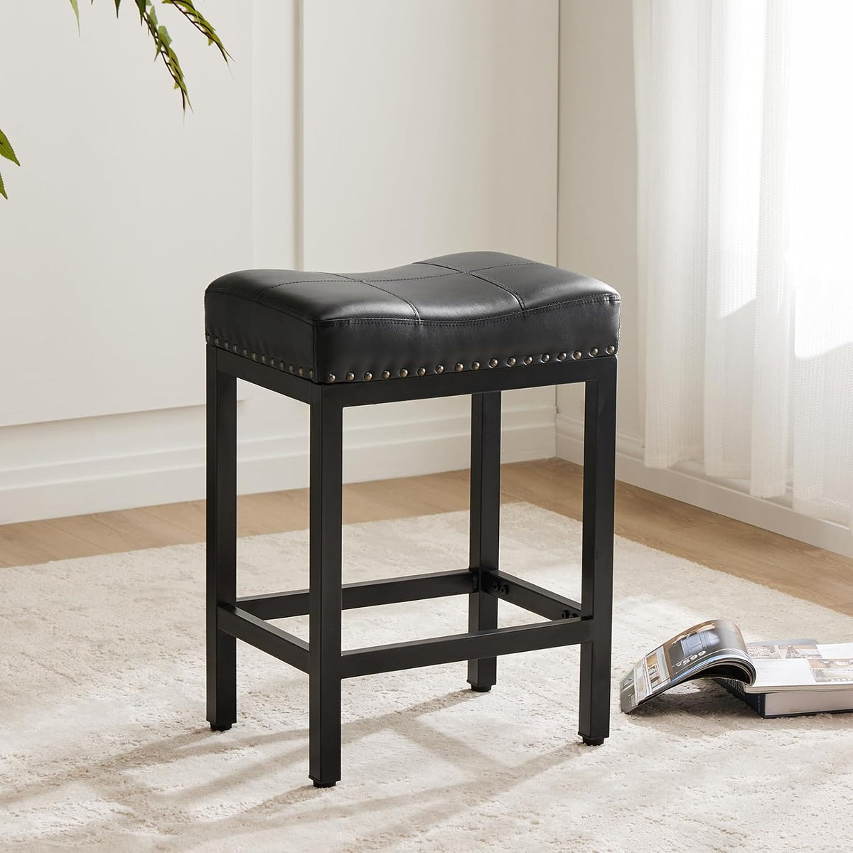 DUMOS Saddle Bar Stools Set of 4, 24 Inch Counter Height Stools with Curved PU Leather Surface, 3.7" Thick Upholstery Bar Height Stools with Footrest for Kitchen Island, Dining, Cafe, Black