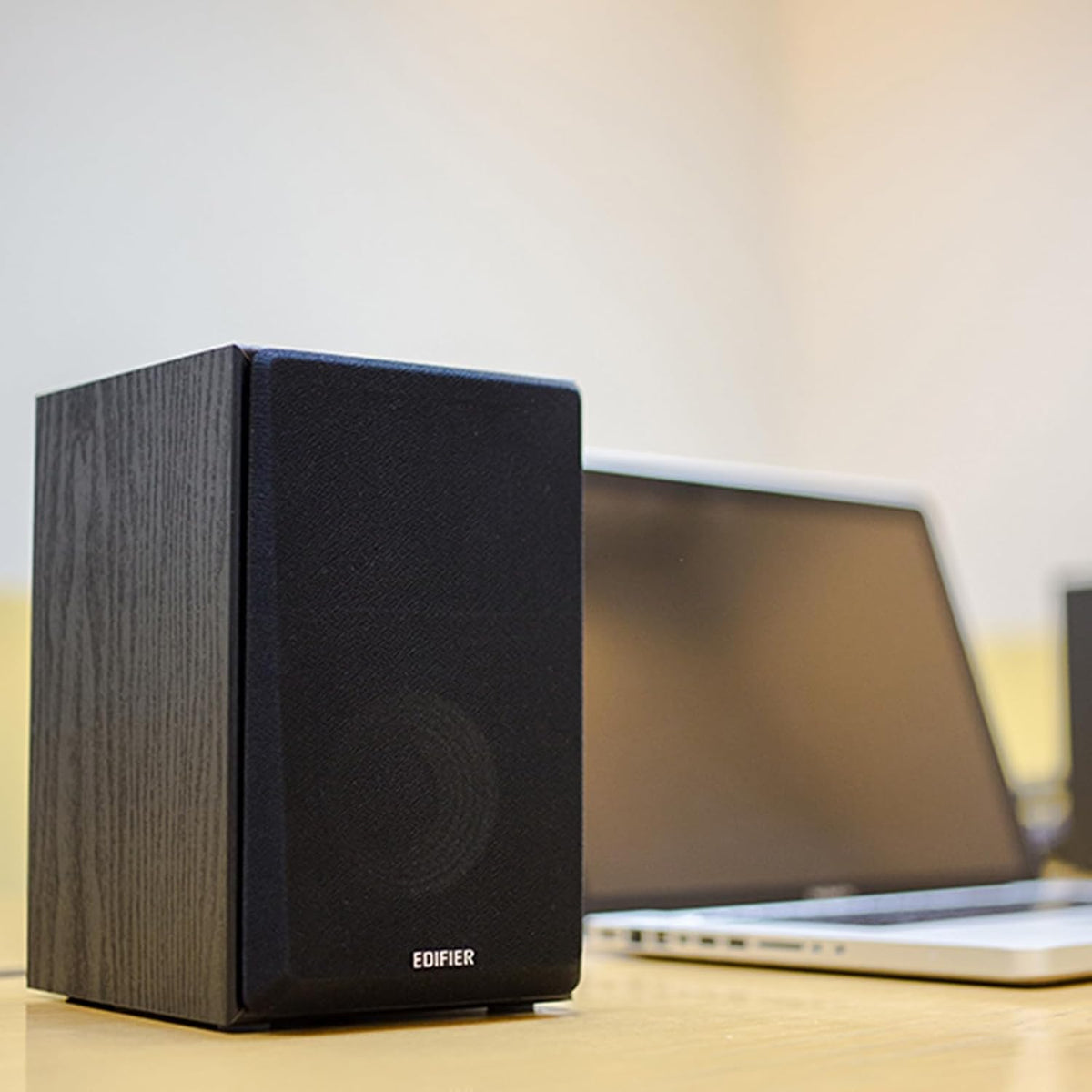 Edifier R980T 4" Active Bookshelf Speakers - 2.0 Computer Speaker - Powered Studio Monitor (Pair)
