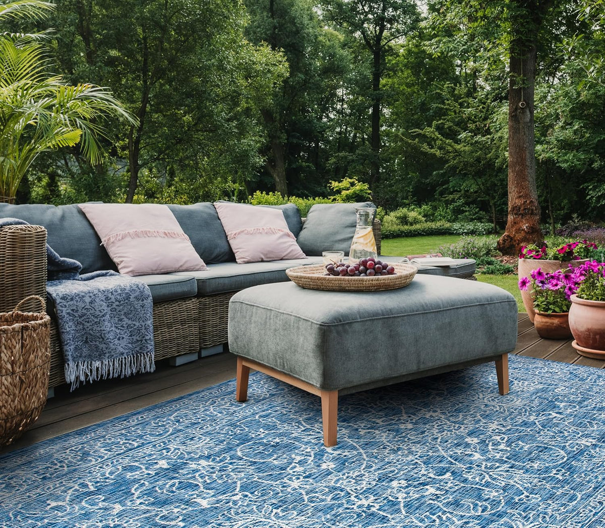 SAFAVIEH Washable Rug Outdoor Courtyard Collection - 9' x 12', Navy & Ivory, Non-Shedding & Easy Cleaning, Ideal for Patio, Backyard, Mudroom (CY8680-36821)