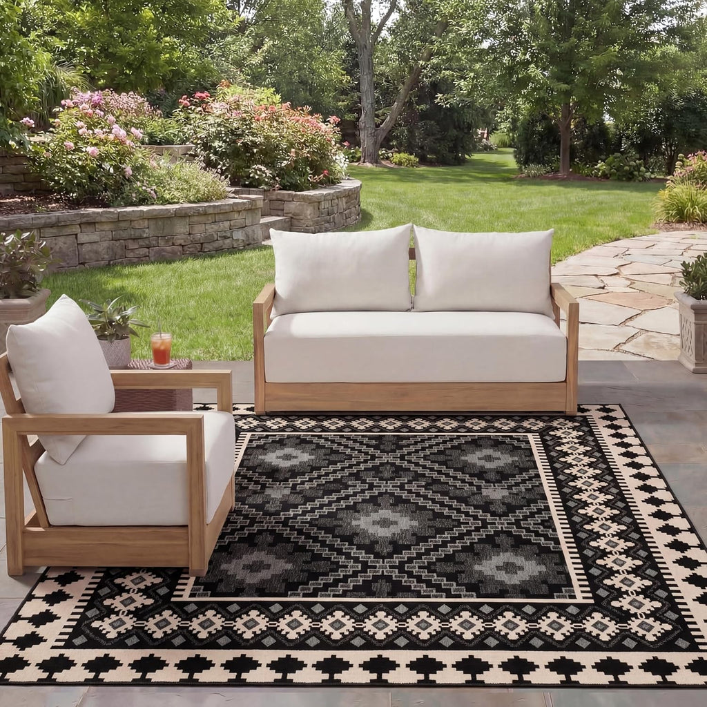 SAFAVIEH Washable Rug Outdoor Veranda Collection - 8' x 11', Black & Cream, Non-Shedding & Easy to Clean, Ideal for Patio, Backyard, Mudroom (VER099-0421)
