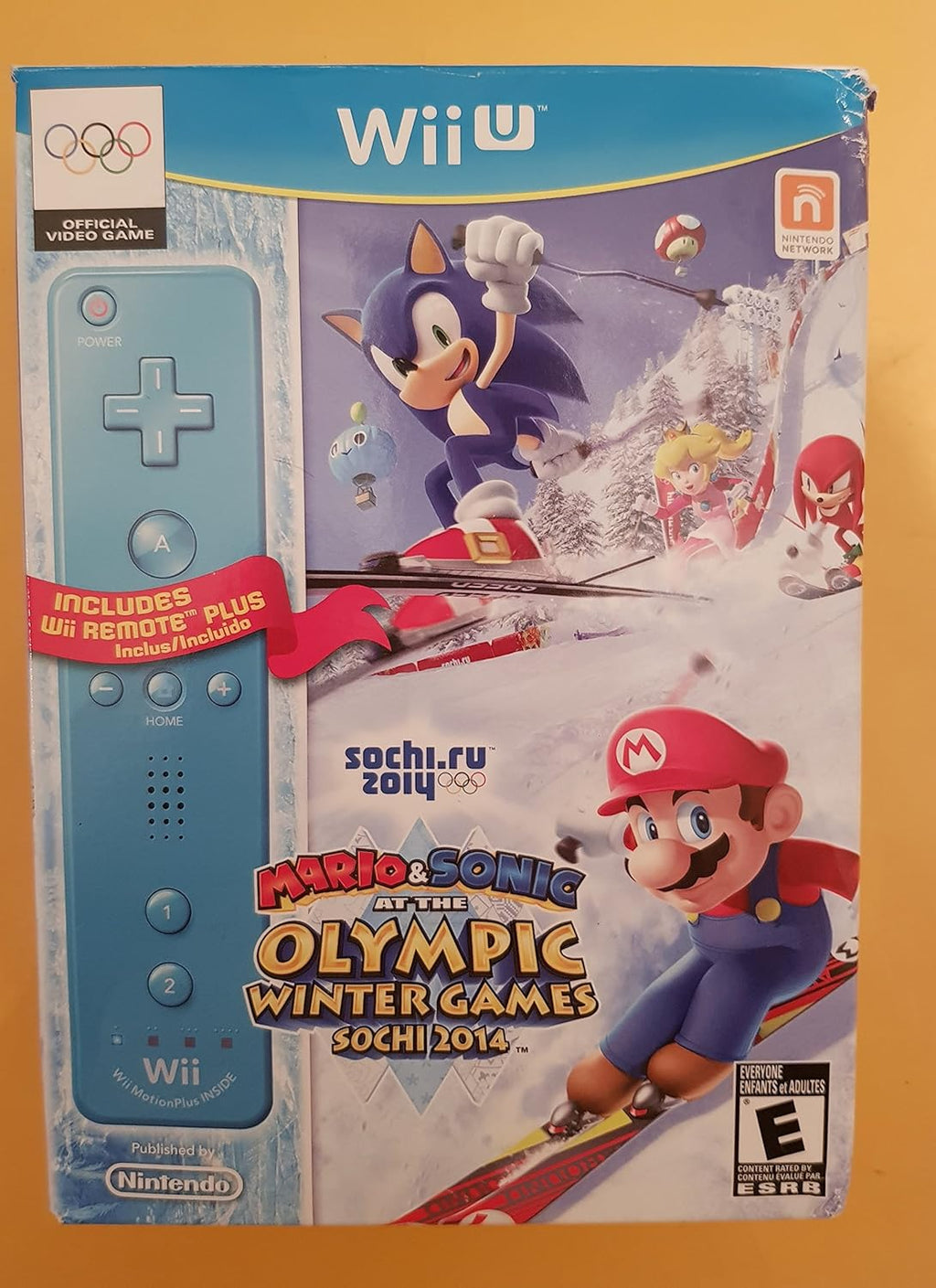 Mario & Sonic Sochi 2014 Olympic Winter Games with Blue Wii Remote Plus - Wii U